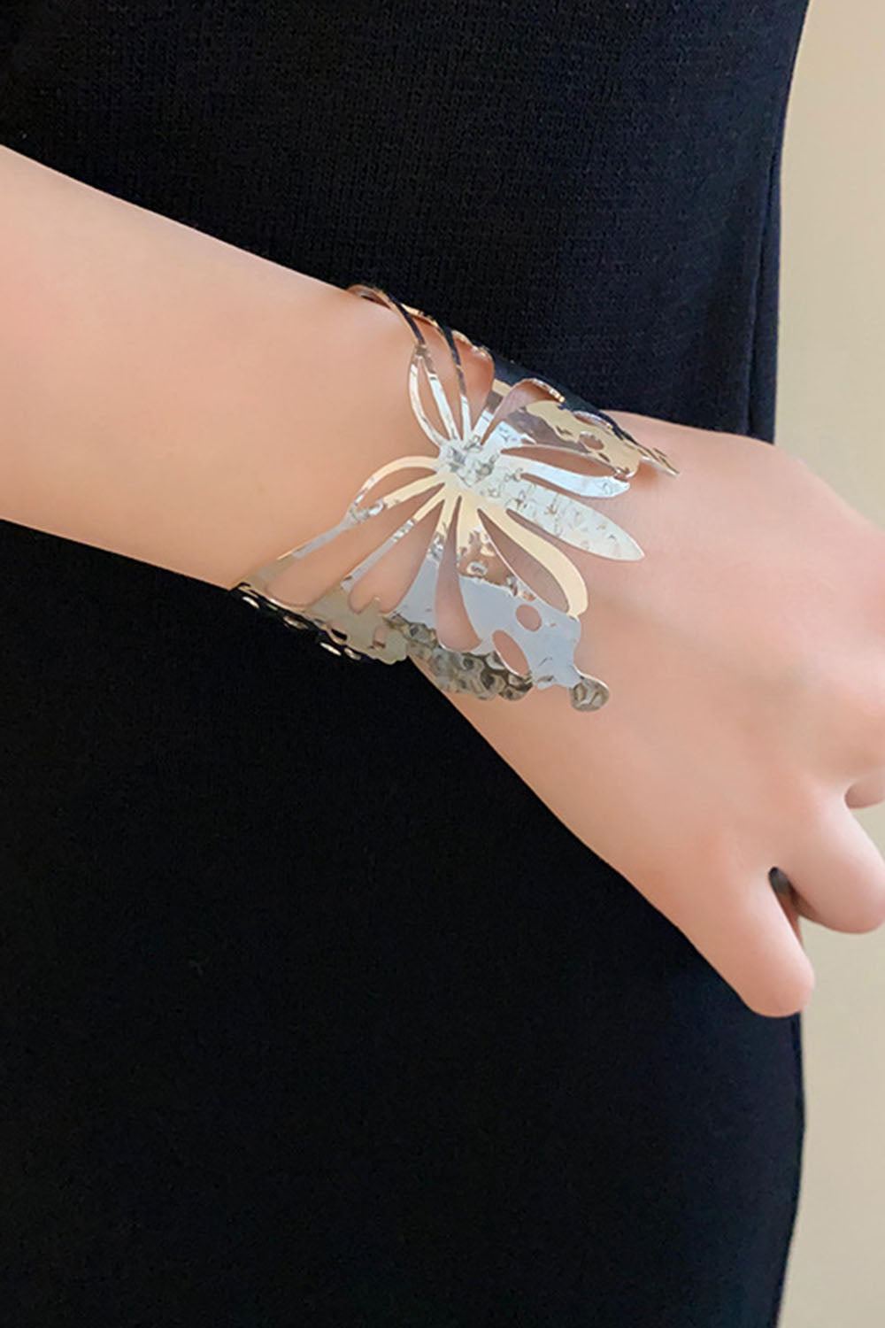 Hollow Out Flower Leaves Alloy Cuff Bracelet Gold