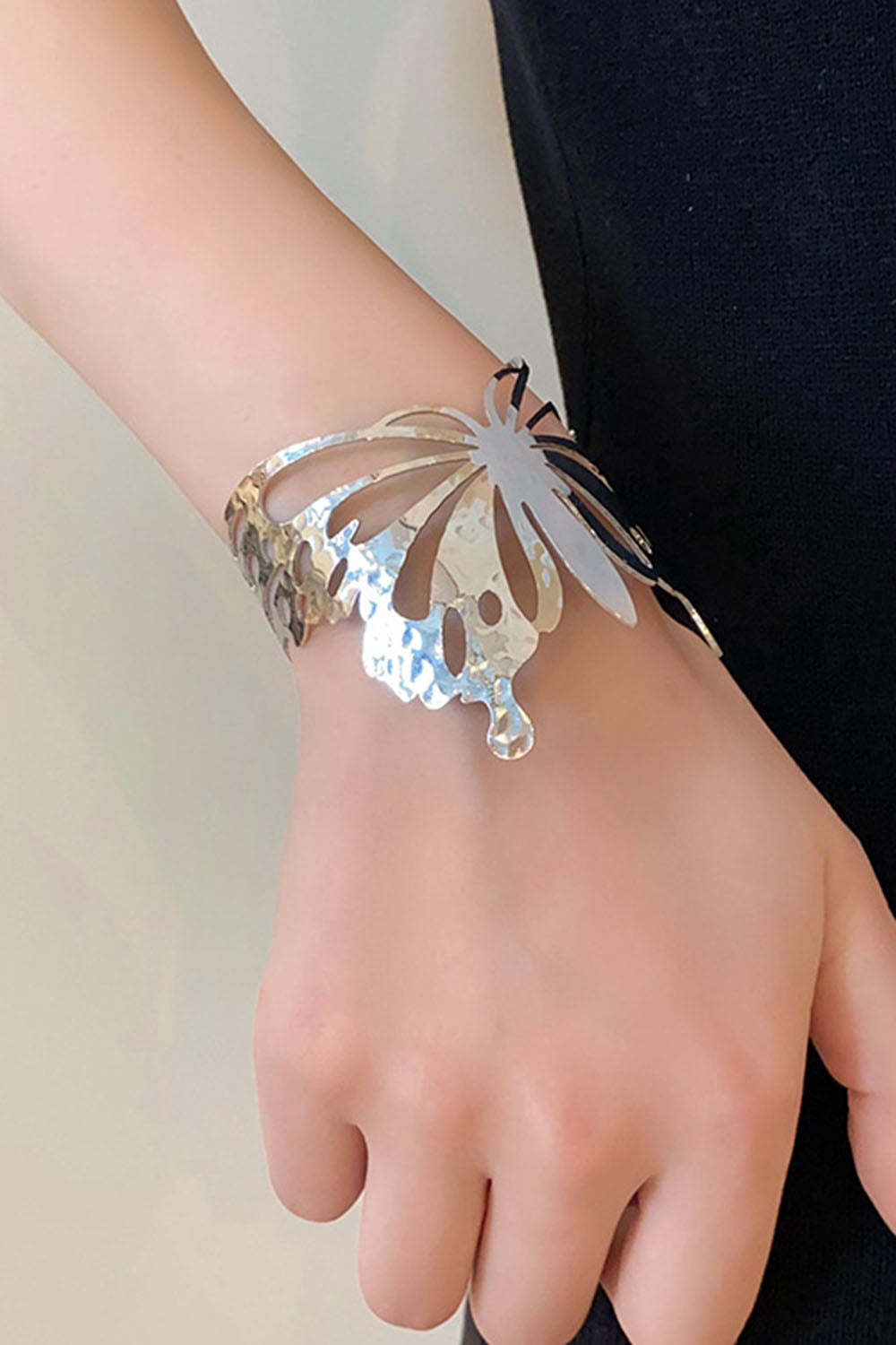 Hollow Out Flower Leaves Alloy Cuff Bracelet Gold